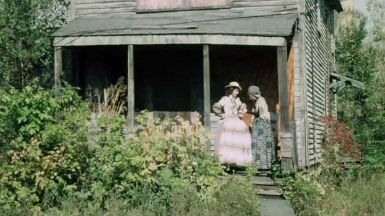 кадр из фильма House of Seven Belles