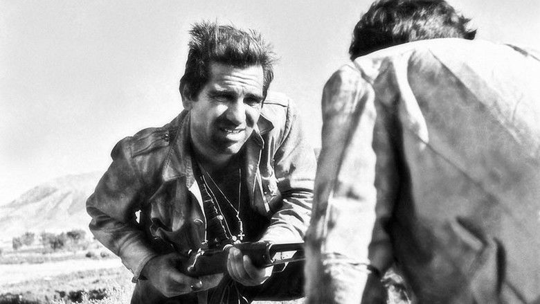 кадр из фильма Οι παράνομοι