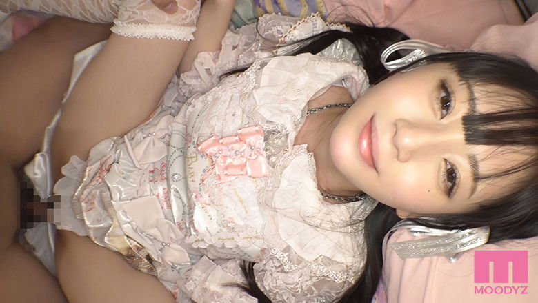 кадр из фильма 小悪魔シスコン妹ロリィタちゃんに二人きりで誘惑密着されてじっくりねっちょり着衣のまま犯される！