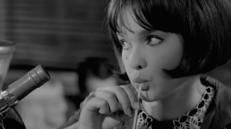 кадр из фильма Un film cu o fată fermecătoare