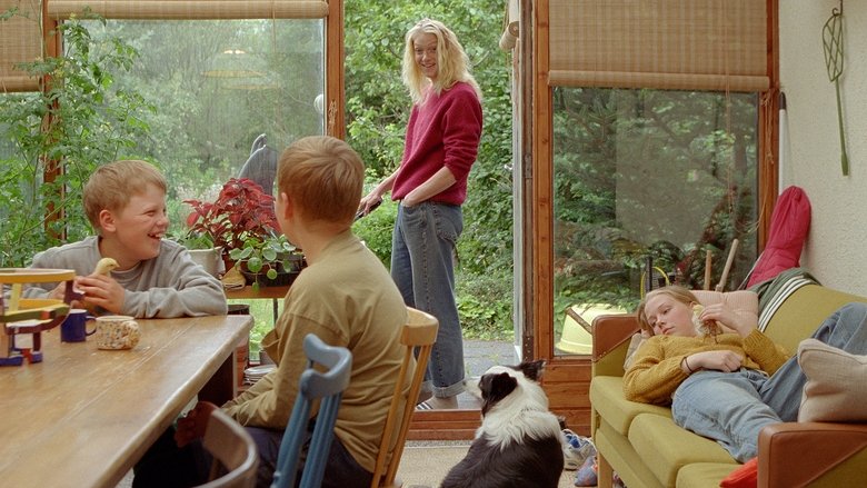 кадр из фильма Ástin sem eftir er