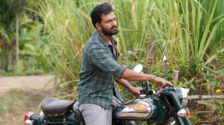 кадр из фильма വിലായത്ത് ബുദ്ധ