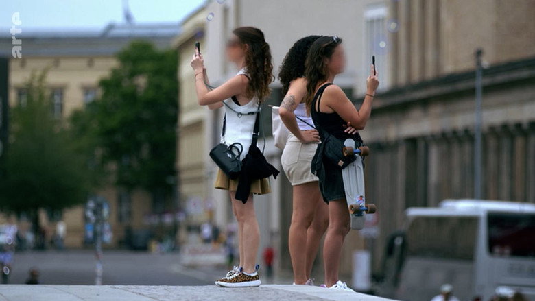 кадр из фильма Gefährliche Apps - Im Netz der Datenhändler