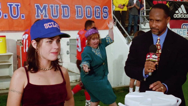 кадр из фильма Маменькин сыночек