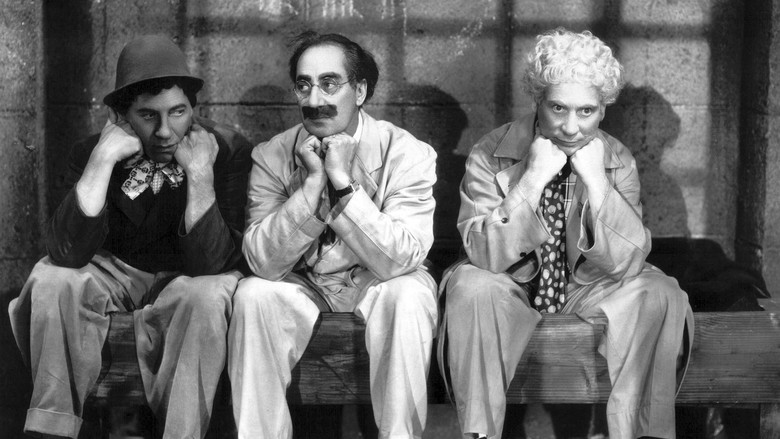 кадр из фильма Ночь в Касабланке