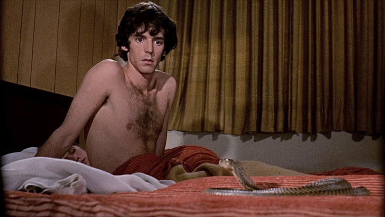 кадр из фильма Night of the Cobra Woman