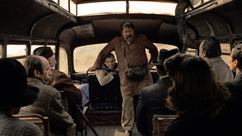 кадр из фильма Кто там поет