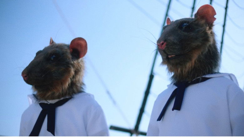 кадр из фильма Земляничный особняк