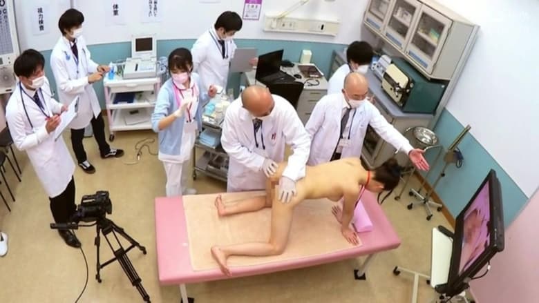 кадр из фильма 羞恥！新任ナース病棟着任前強制健康診断2021研修医の実験台にさせられた私たち