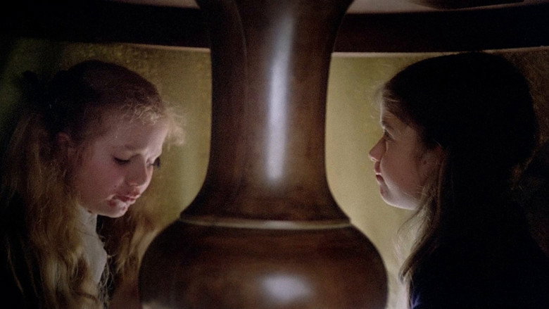 кадр из фильма Шепот во тьме