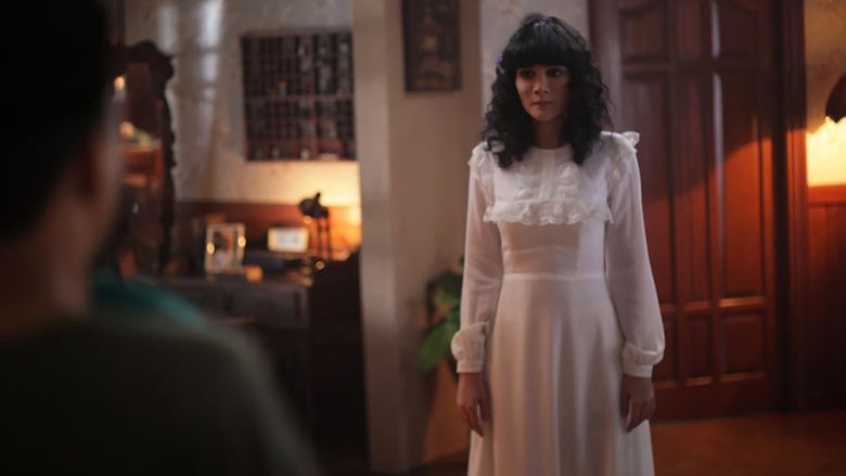 кадр из фильма Suzzanna: Bernapas Dalam Kubur