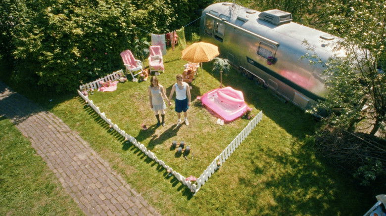 кадр из фильма HAUSFRAU