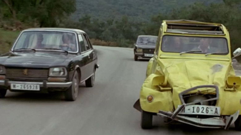 кадр из фильма Bond in Greece