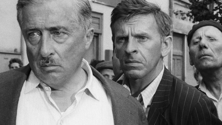 кадр из фильма Магазин на площади