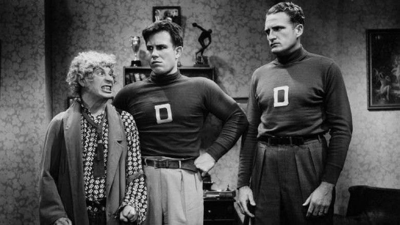 кадр из фильма Лошадиные перья