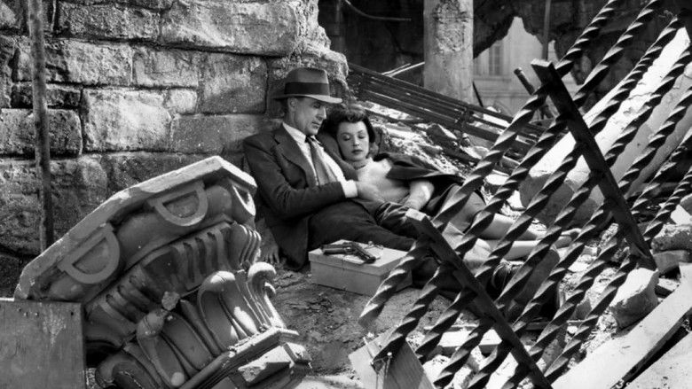 кадр из фильма Плащ и кинжал