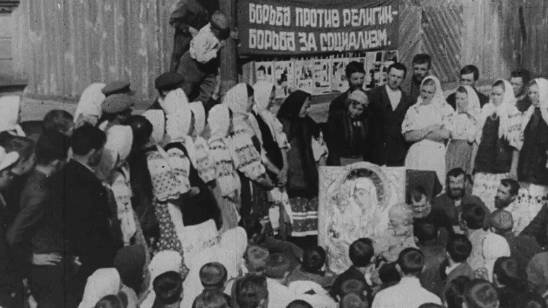 кадр из фильма В бывшем гнезде мракобесия