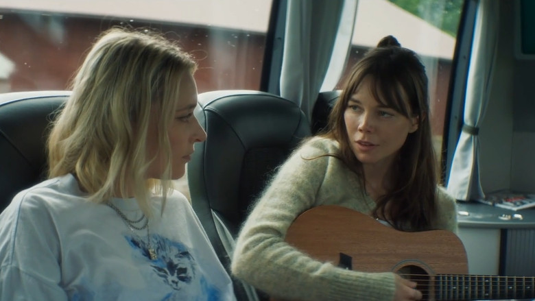 кадр из фильма Nova & Alice