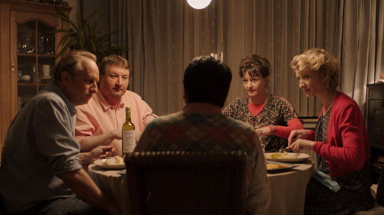 кадр из фильма 7 jours pas plus