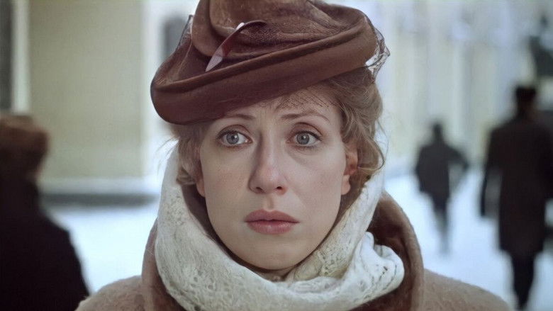 кадр из фильма Военно-полевой роман