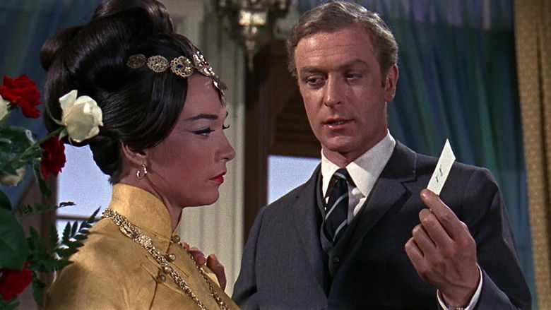 кадр из фильма Гамбит