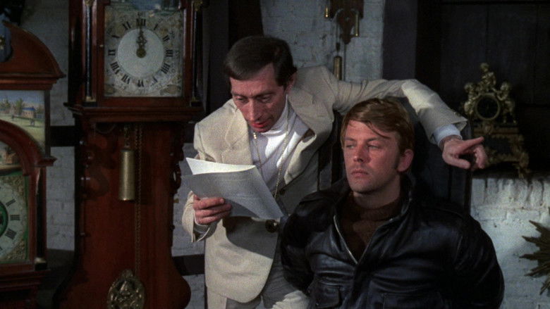 кадр из фильма Кукла на цепи