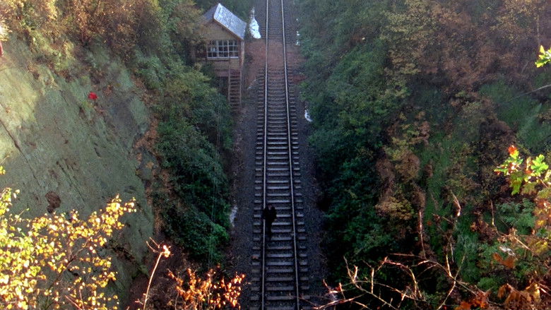 кадр из фильма The Signalman