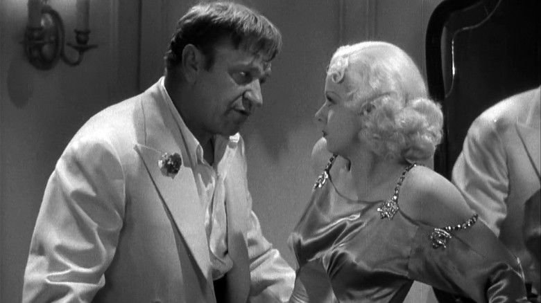 кадр из фильма Моря Китая