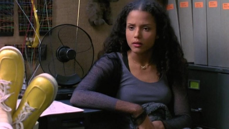 кадр из фильма За оградой