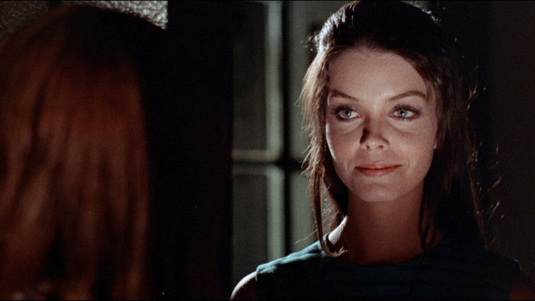 кадр из фильма Стеклянный потолок