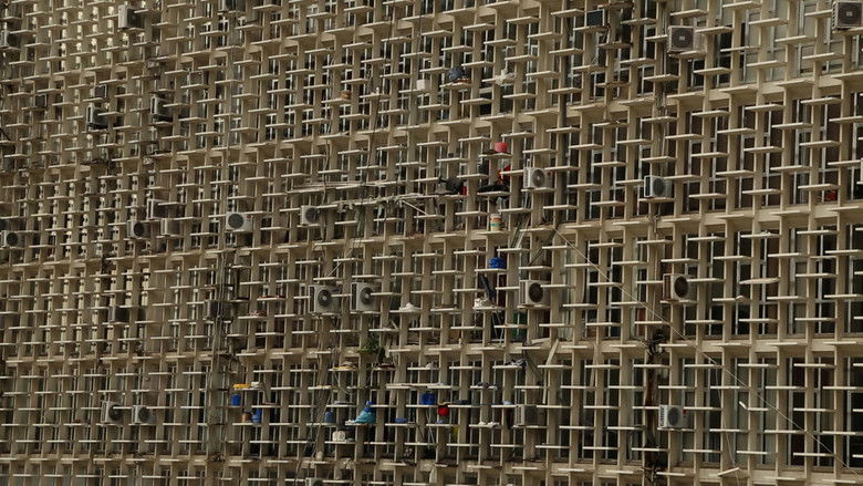 кадр из фильма Afetos de betão – Zopo Lady