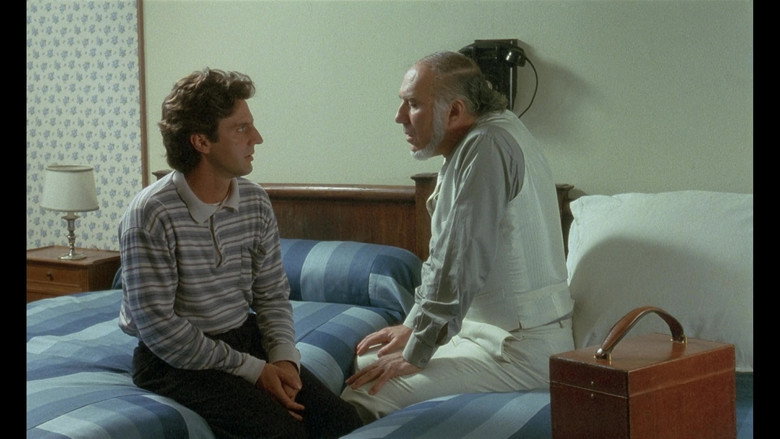 кадр из фильма Пусть те, у кого большая зарплата, поднимут руку!