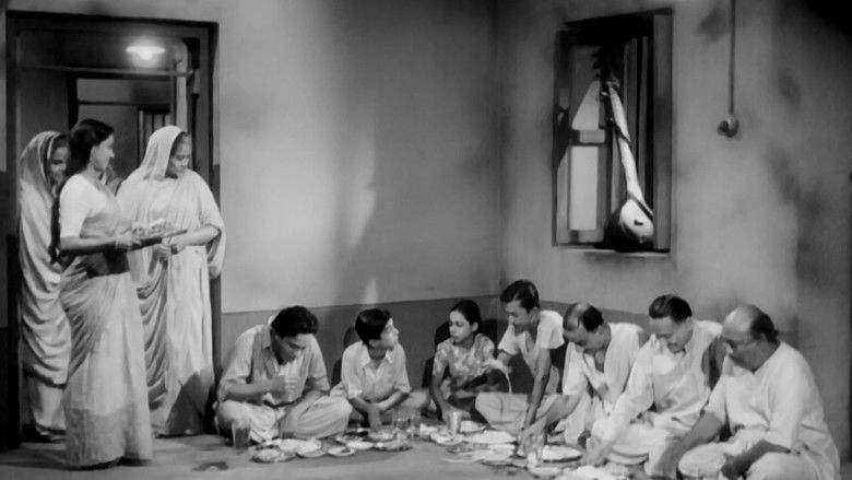 кадр из фильма ওরা থাকে ওধারে