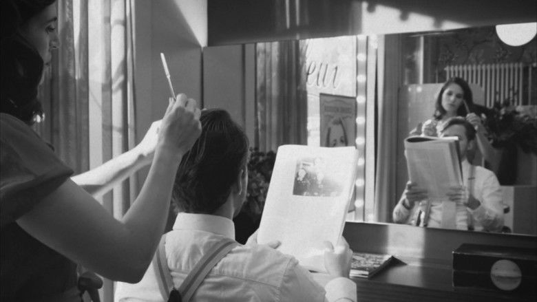 кадр из фильма A Barber's Kiss