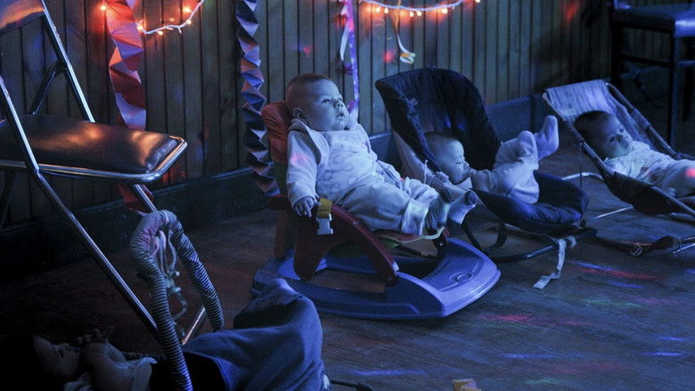 кадр из фильма Материнский инстинкт