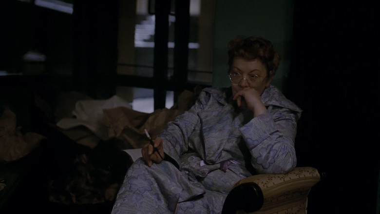 кадр из фильма ДАУ. Нора мама