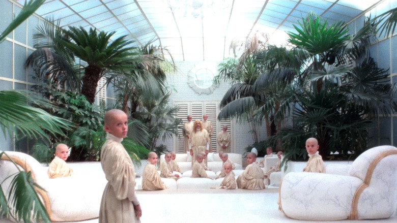 кадр из фильма Посетитель