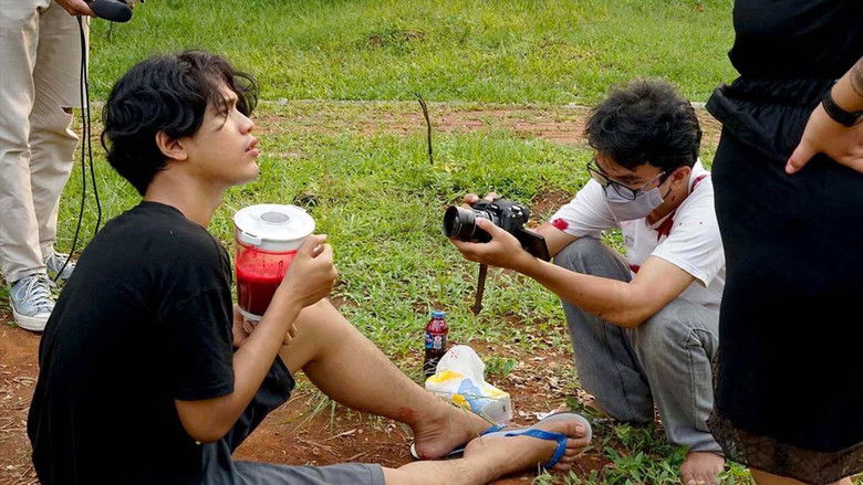 кадр из фильма Bootlegging My Way Into Hell