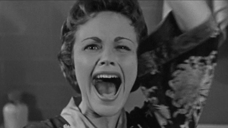 кадр из фильма Пока город спит