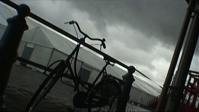 кадр из фильма Oui Non