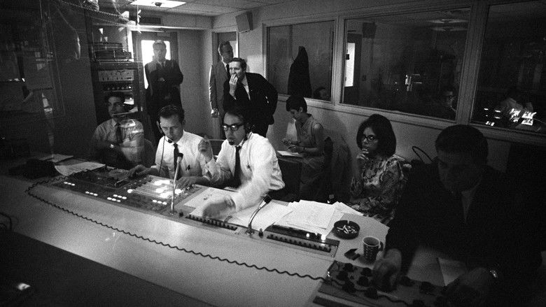 кадр из фильма Divide and Conquer: The Story of Roger Ailes