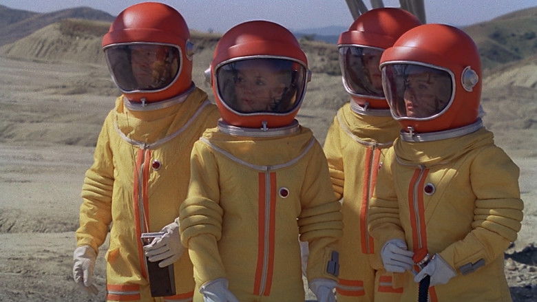 кадр из фильма В пыли звезд