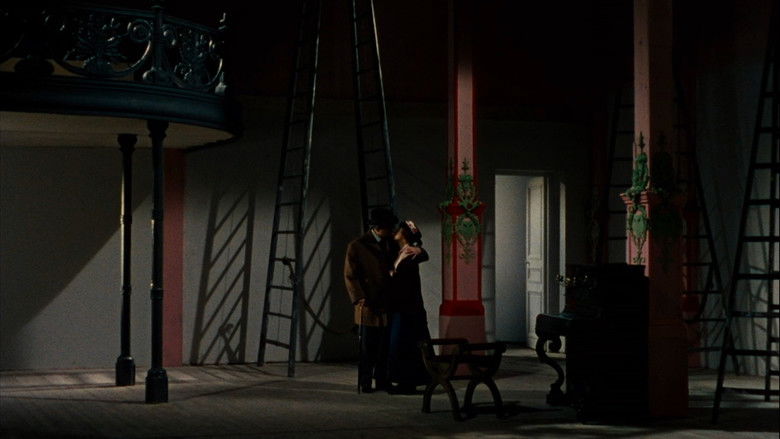 кадр из фильма Французский канкан