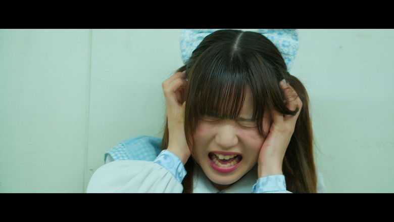 кадр из фильма 怪奇アイドル物語
