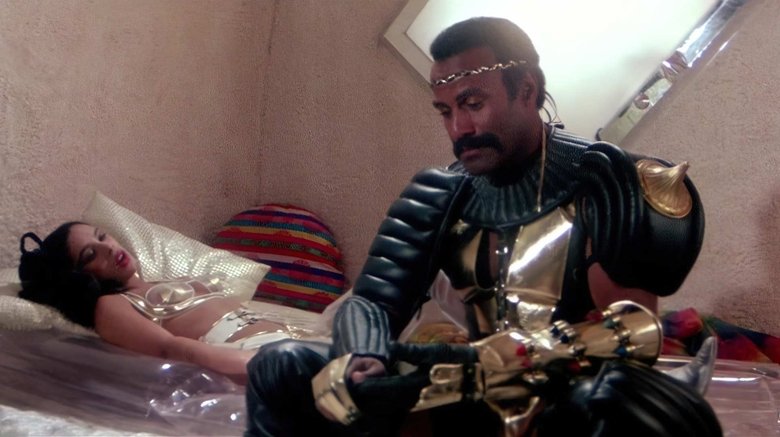 кадр из фильма Новые варвары