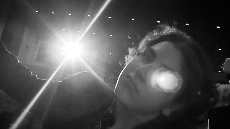 кадр из фильма How to Behave in a Theatre