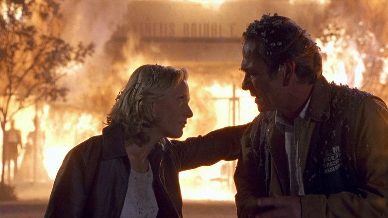 кадр из фильма Вулкан