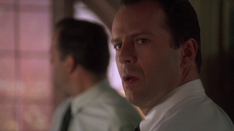 кадр из фильма Цвет ночи