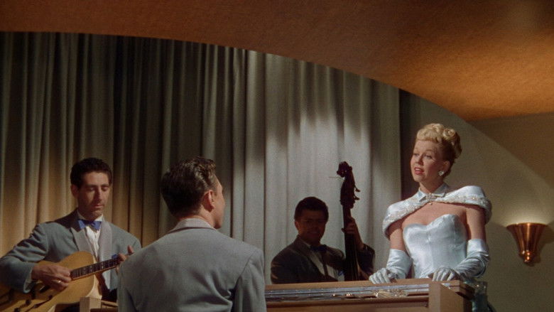 кадр из фильма Роман в открытом море