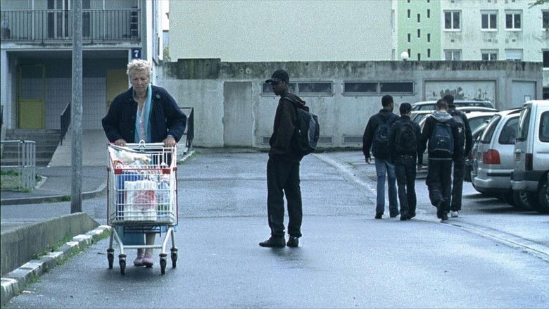 кадр из фильма Dounouia, la vie